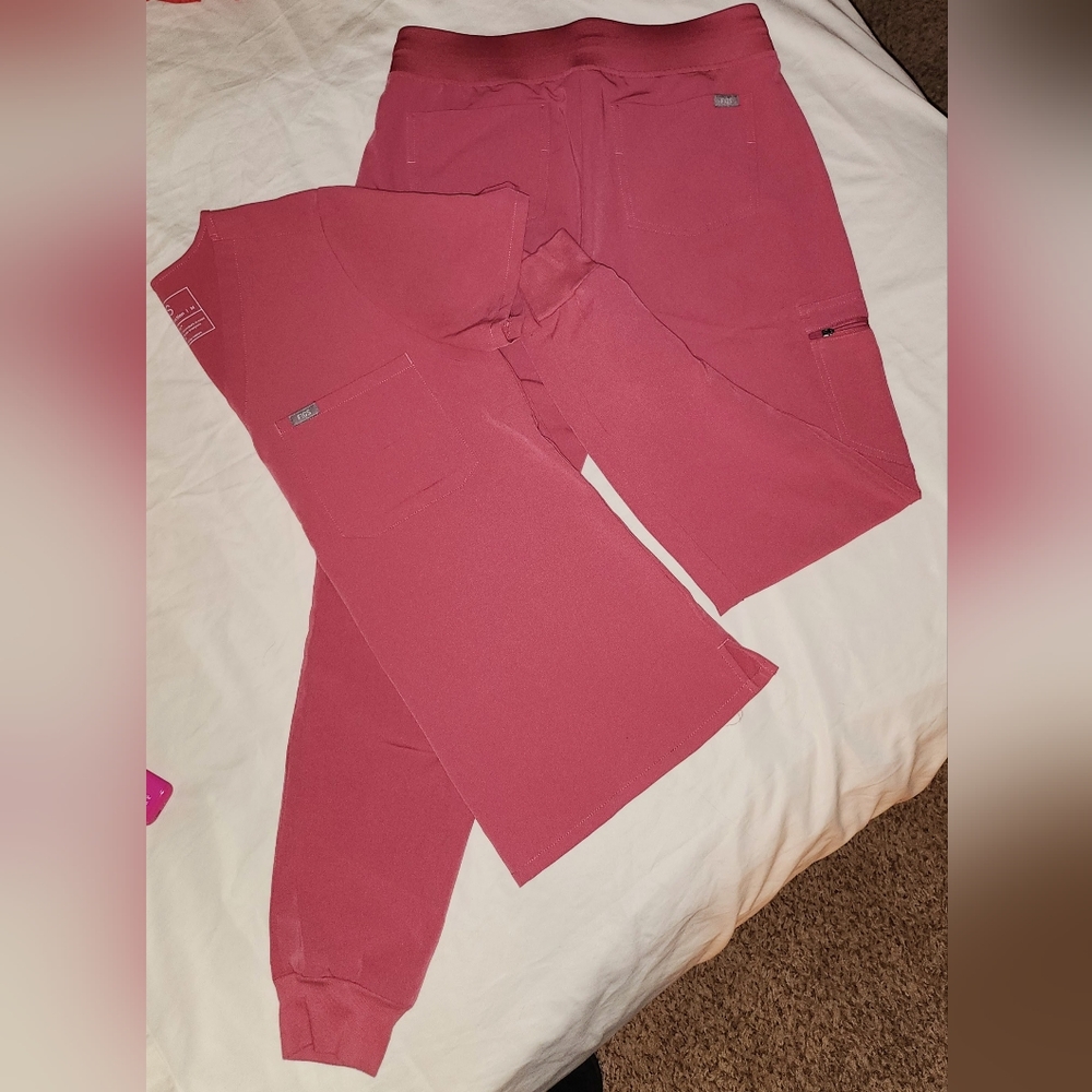 FIGS Breast Cancer Awareness Scrub Set
